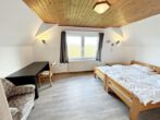 Idyllische Ipkenswarft! Ehemaliger „Schwalbenhof“ sucht Naturliebhaber und Ruhesuchende! - NKK - Schlafzimmer.